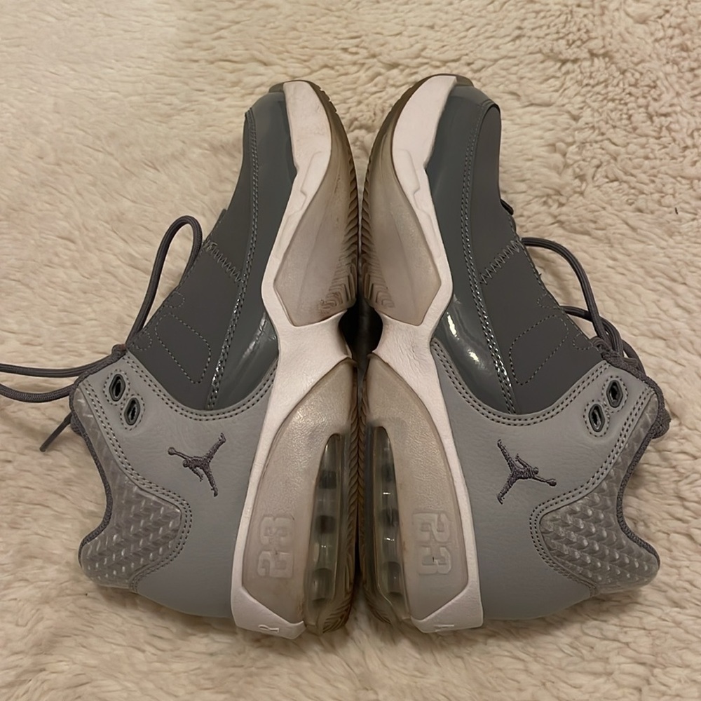 New Jordan Max Aura 3 Boys size 4 Gray - Picture 7 of 11
